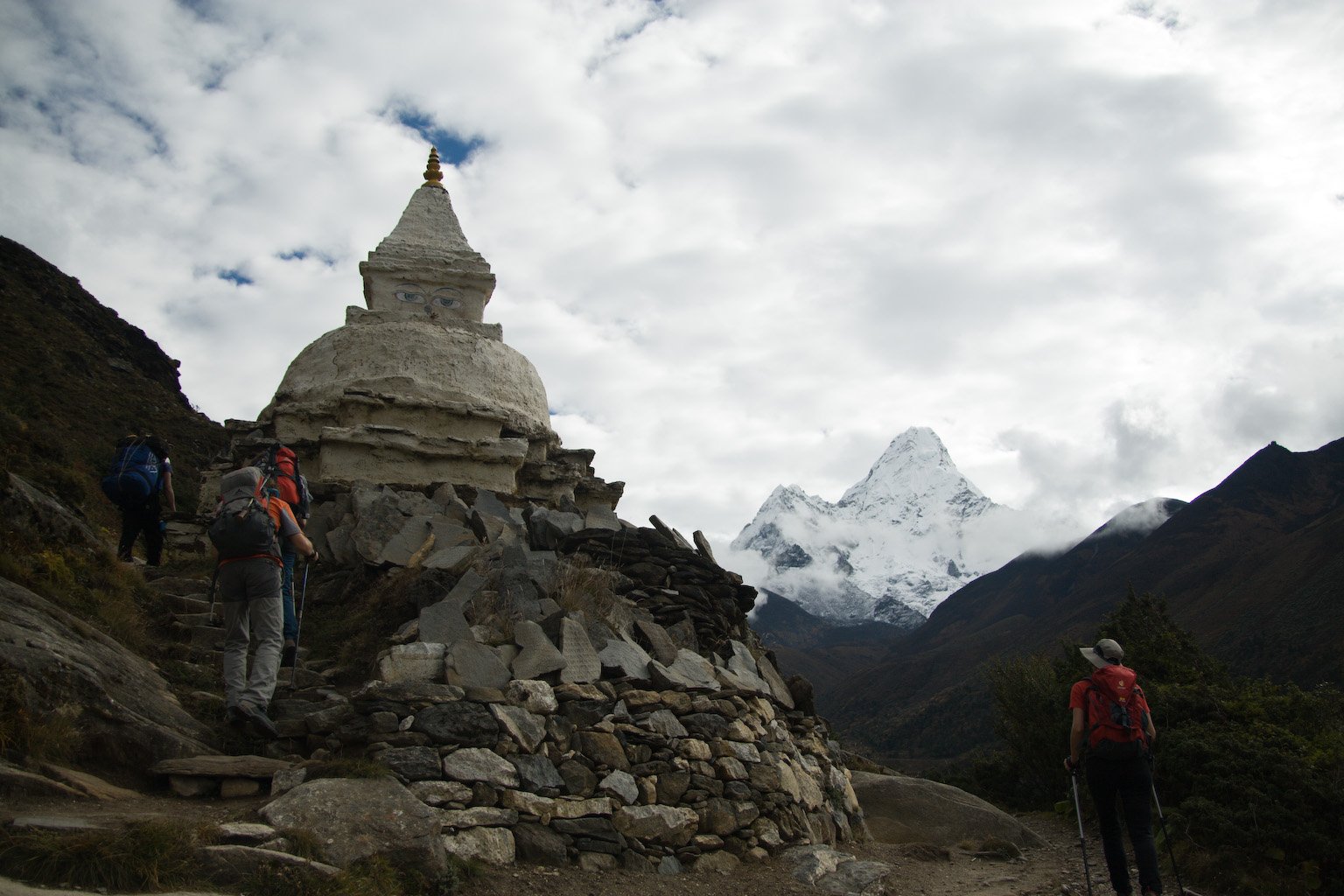 everest-base-camp-trekking-road-and-trails-image