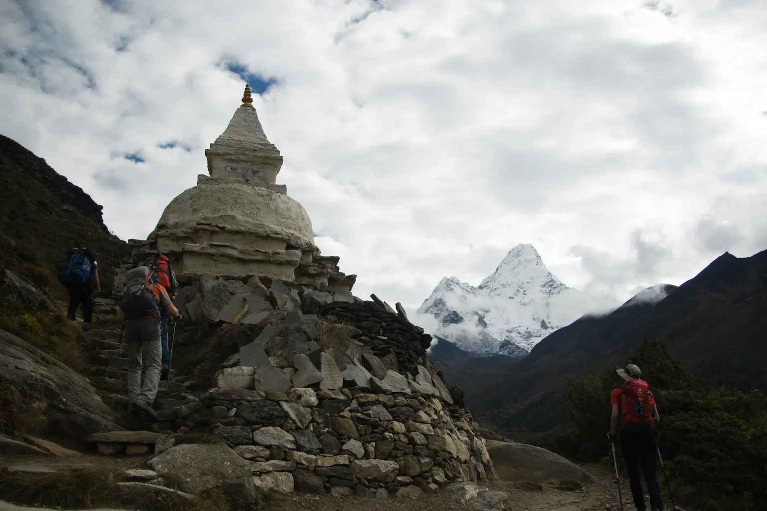 everest-base-camp-trekking-road-and-trails-image