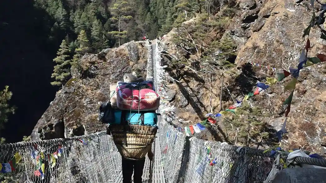 Should Solo Women Hire a Guide or Porter?